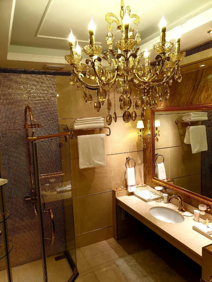 Karon Palace 호텔 Qal'ai Khumb 외부 사진